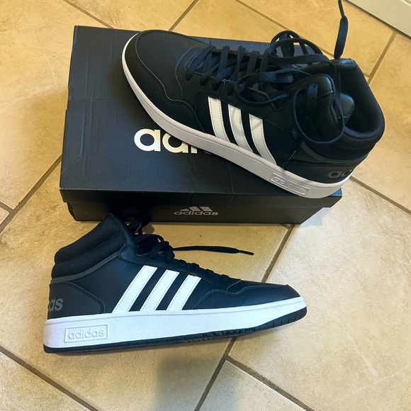 BRAND NEW SHOES ! - Picture 1 of 2